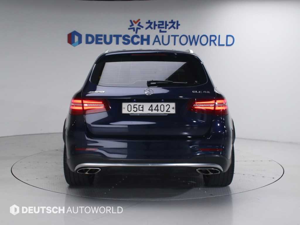 Mercedes Benz GLC Class - Vista 4