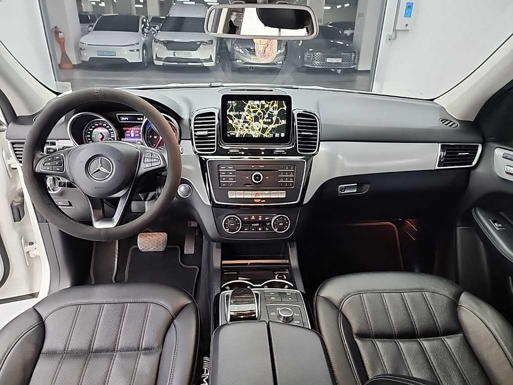 Mercedes Benz GLE Class - Vista 7