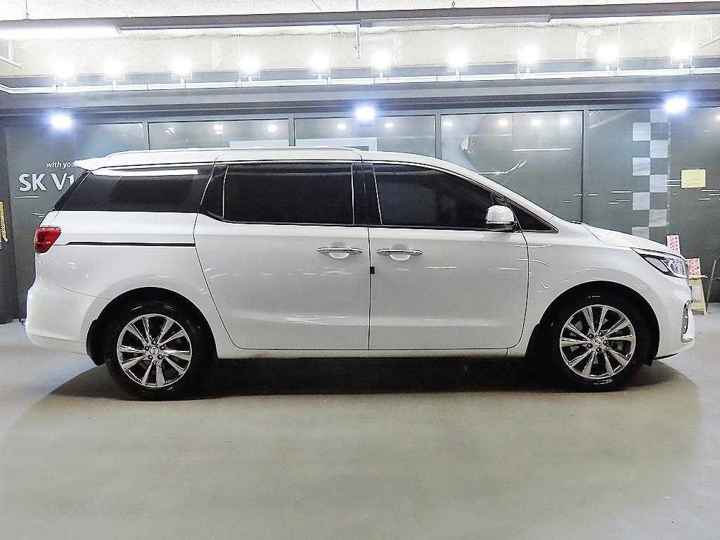 KIA Carnival - Vista 3