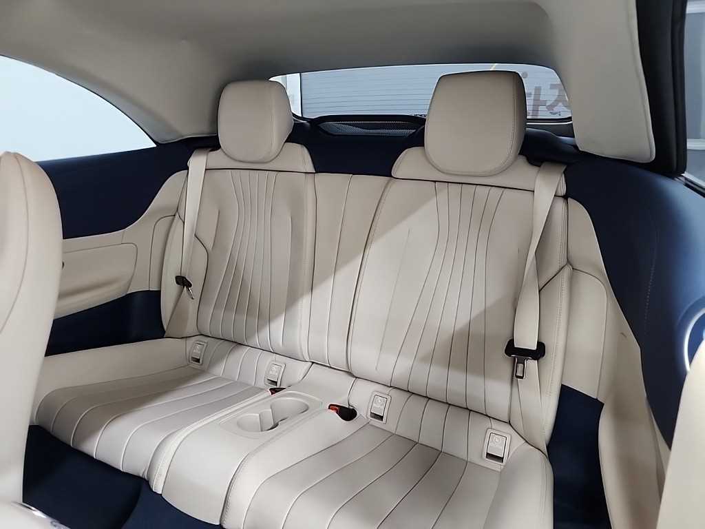 Mercedes Benz E class - Vista 12