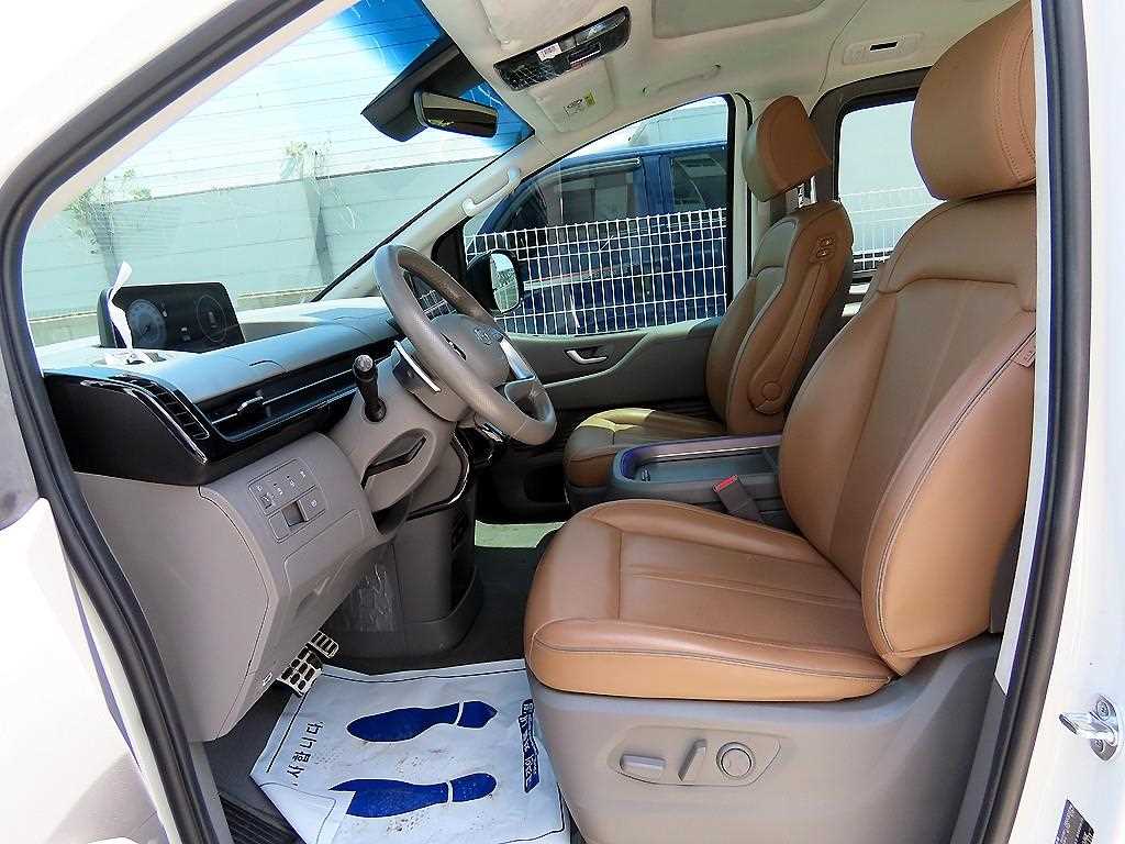 HYUNDAI Staria - Vista 5