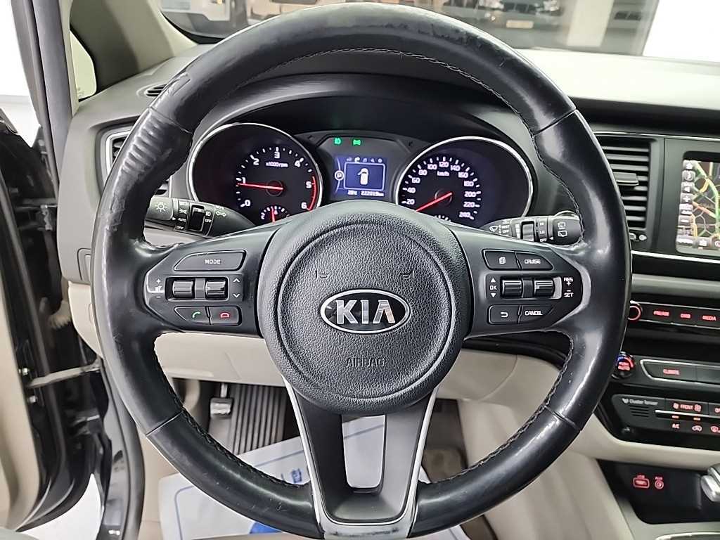 KIA Carnival - Vista 9