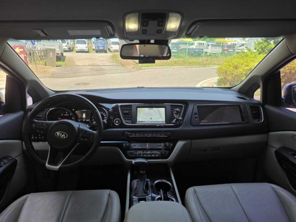 KIA Carnival - Vista 6
