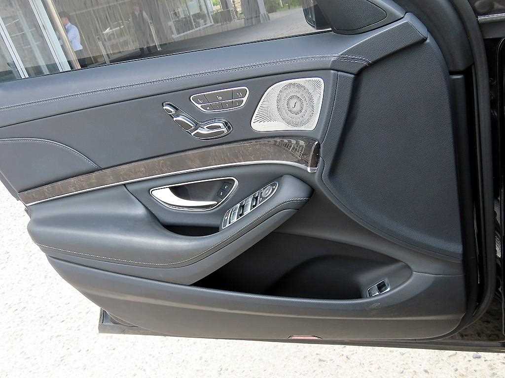 Mercedes Benz S Class - Vista 12