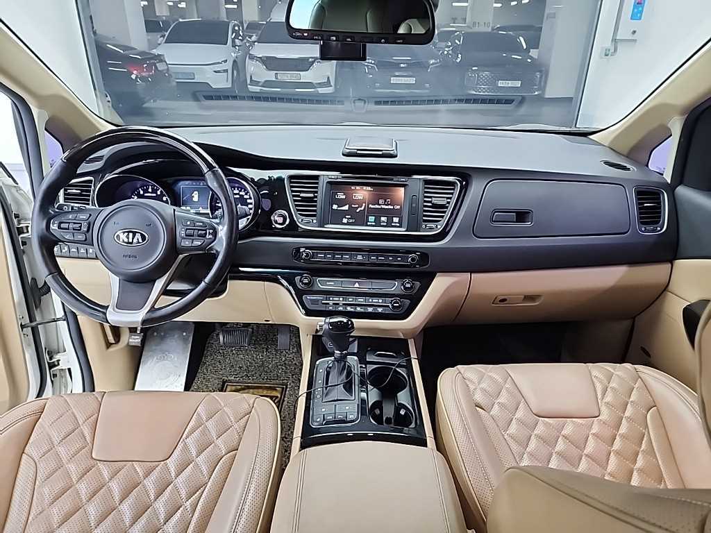 KIA Carnival - Vista 7