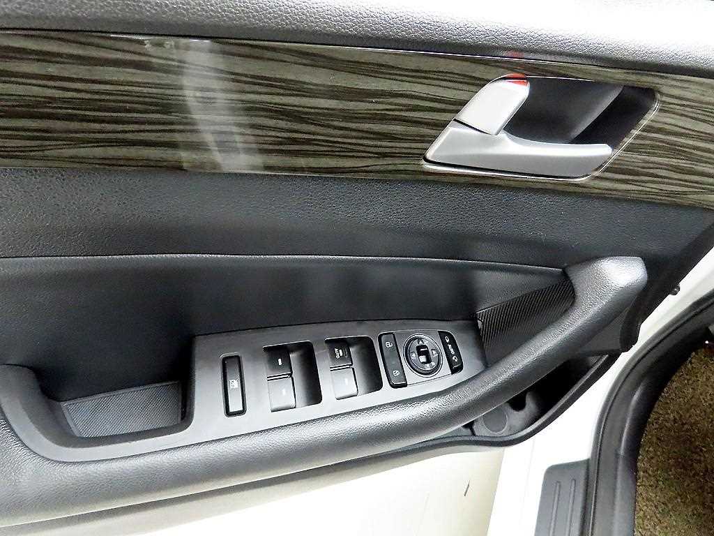 HYUNDAI Sonata - Vista 11