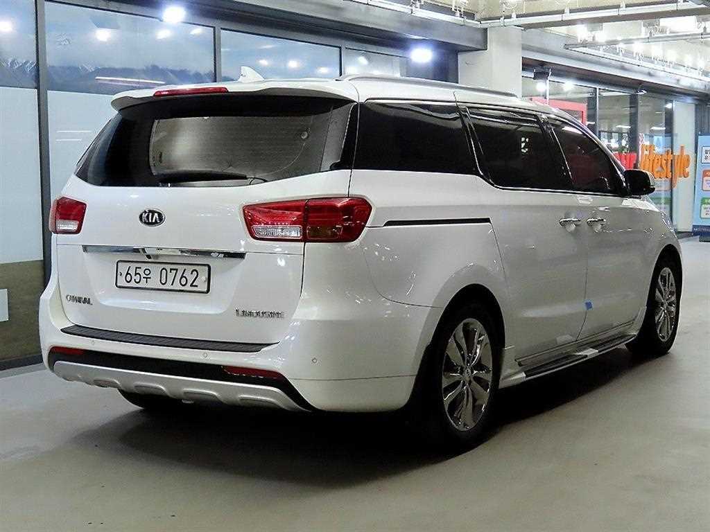 KIA Carnival - Vista 4