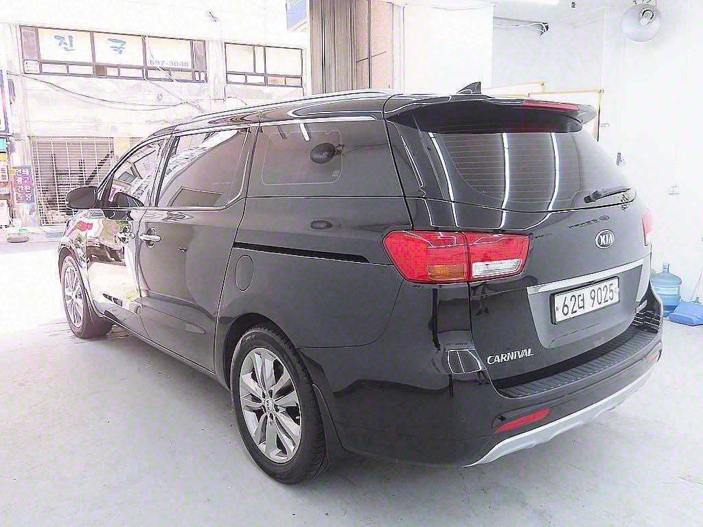 KIA Carnival - Vista 4