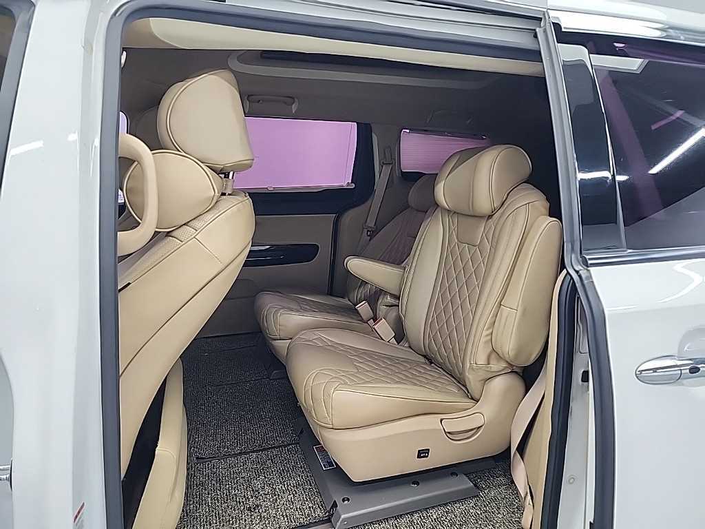 KIA Carnival - Vista 12