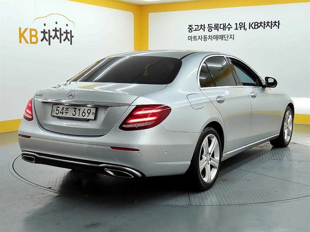 Mercedes Benz E class - Vista 4