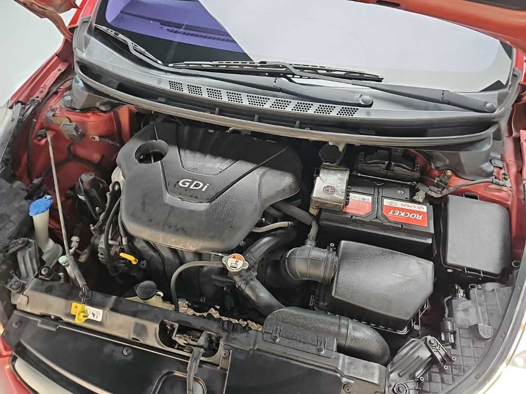 HYUNDAI Avante - Vista 5