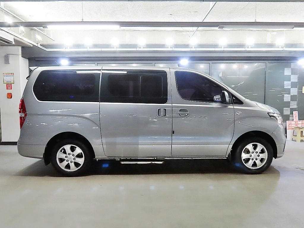 HYUNDAI Starex - Vista 3