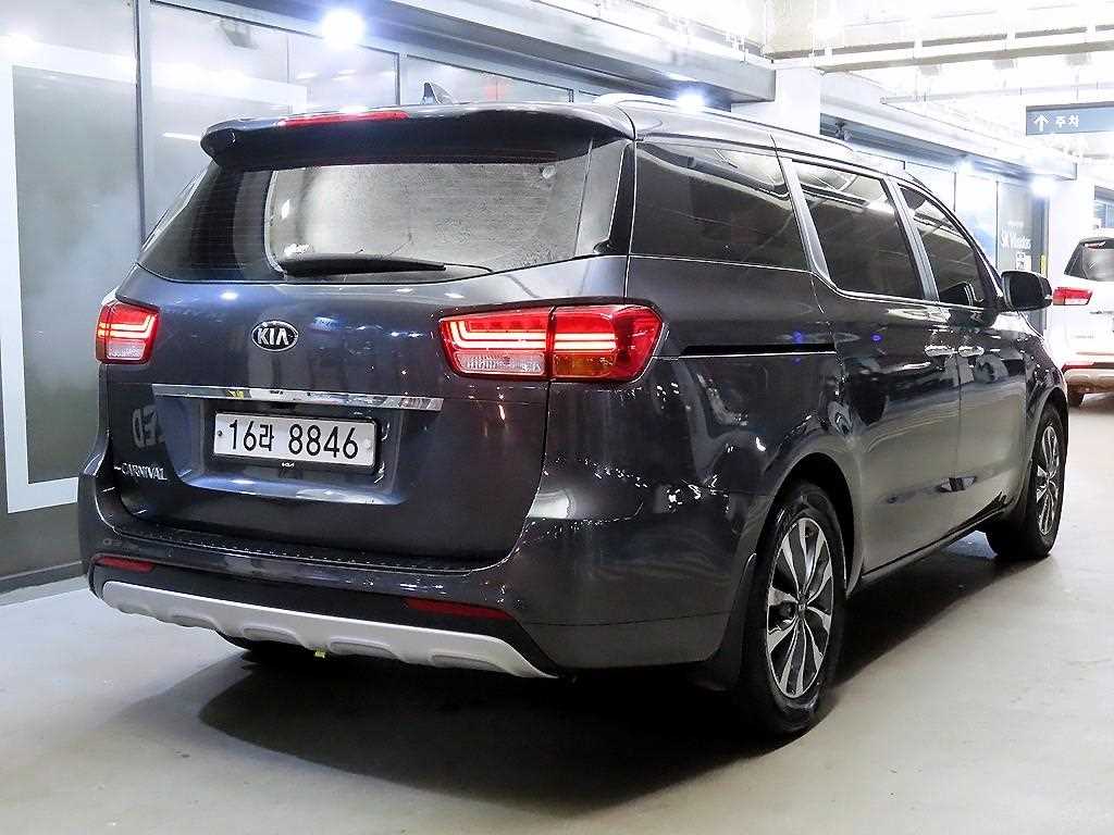 KIA Carnival - Vista 4