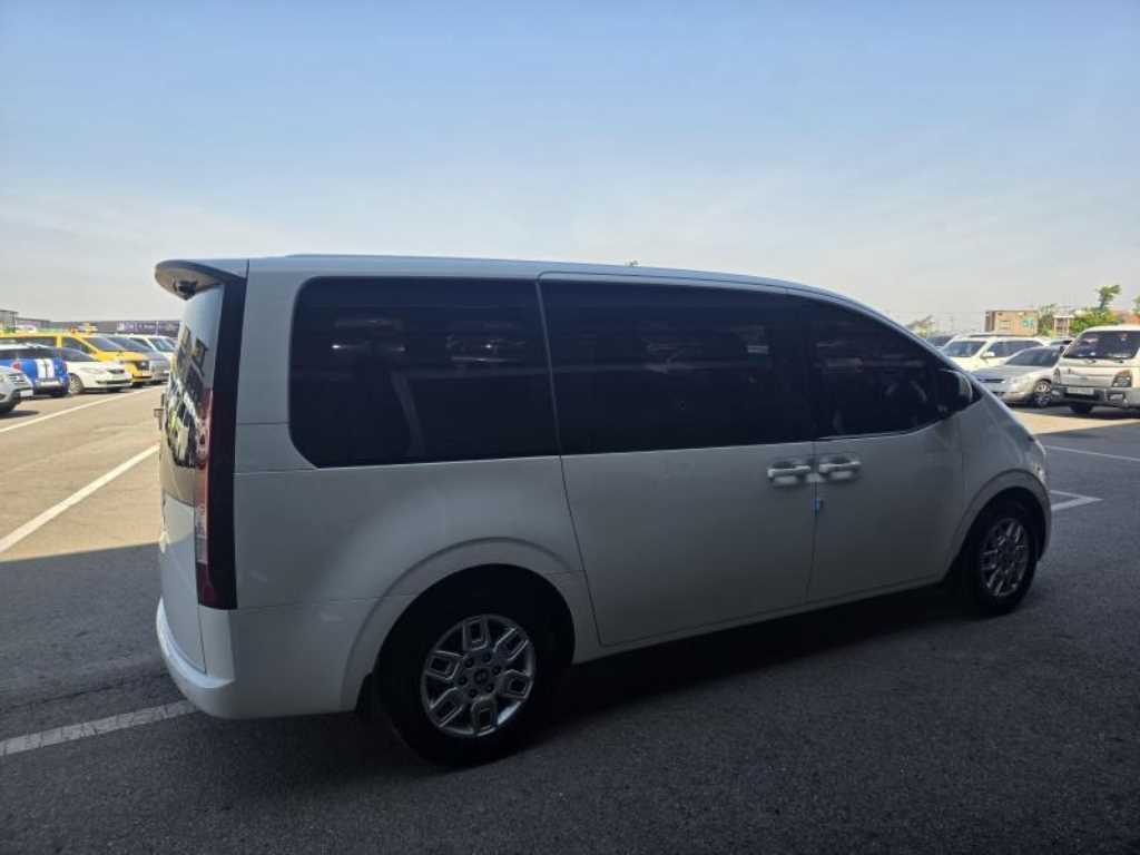 HYUNDAI Staria - Vista 4
