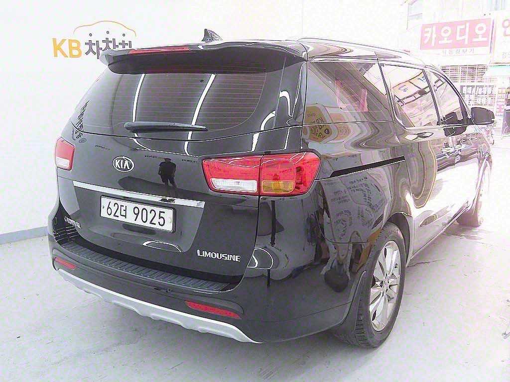 KIA Carnival - Vista 3