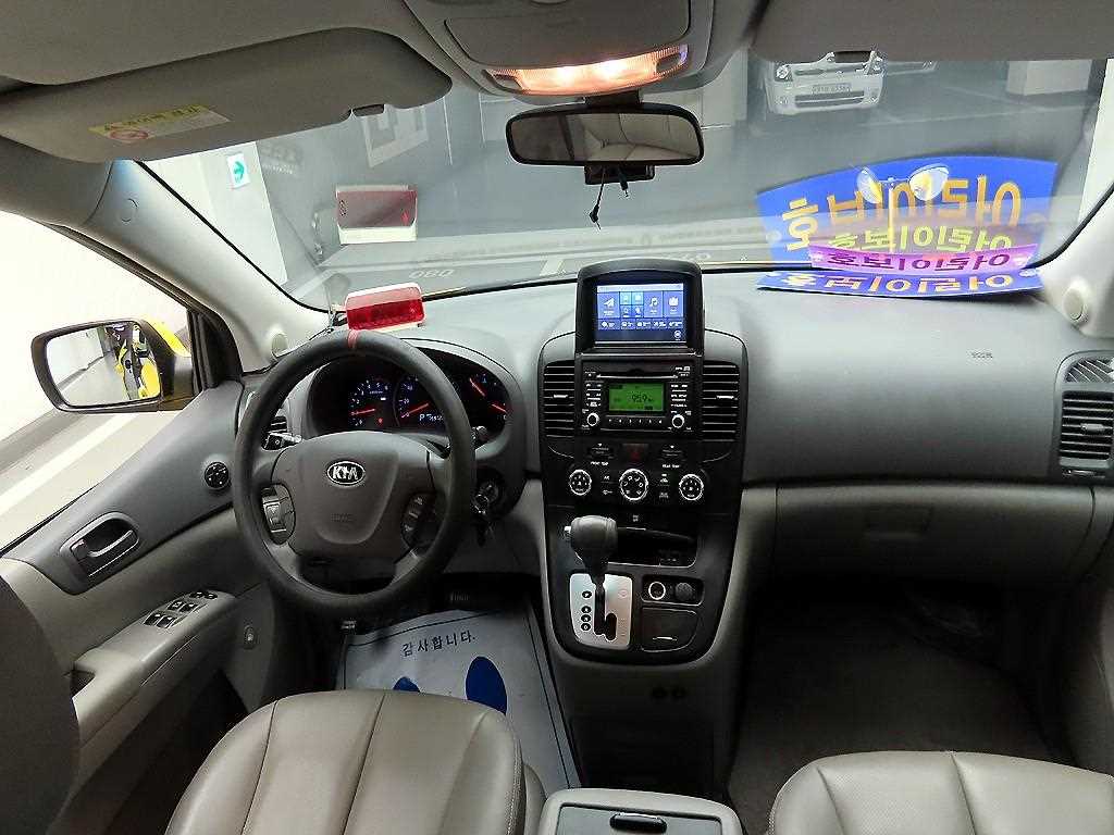 KIA Carnival - Vista 8