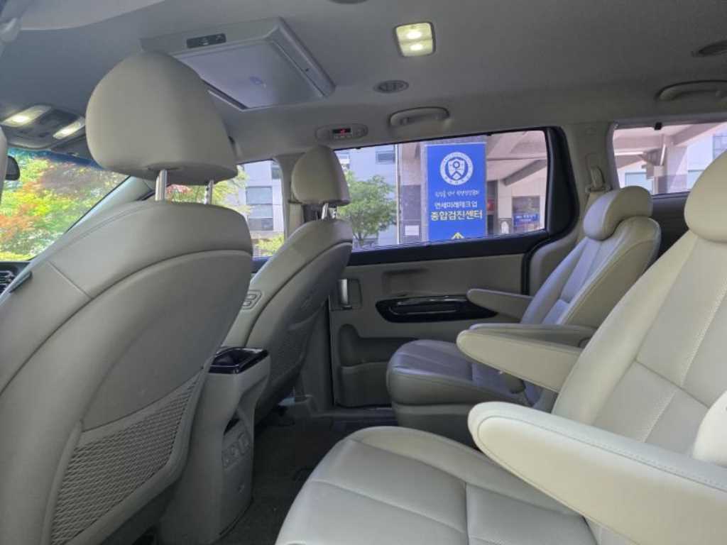 KIA Carnival - Vista 10