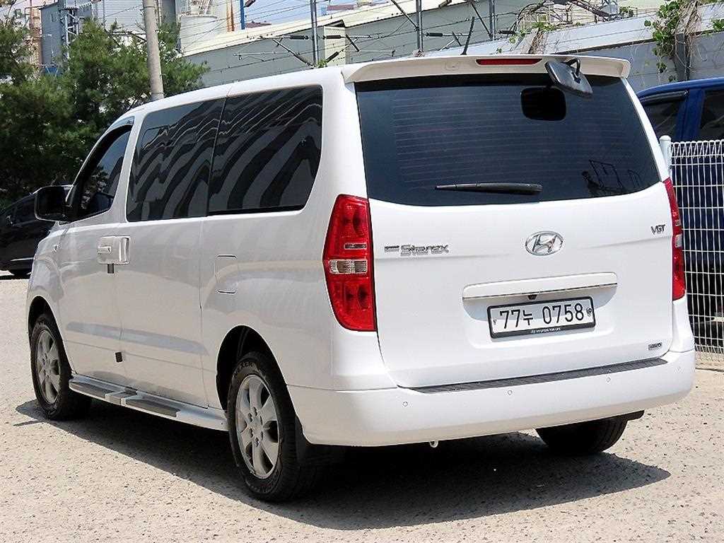 HYUNDAI Starex - Vista 3