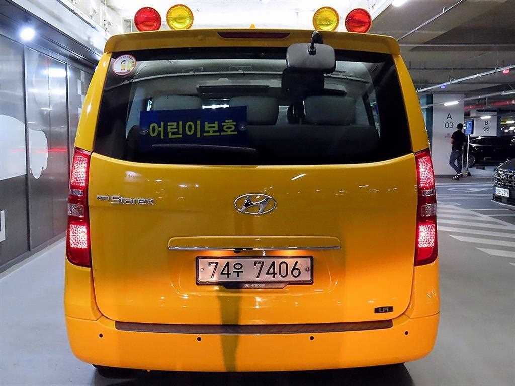 HYUNDAI Starex - Vista 5