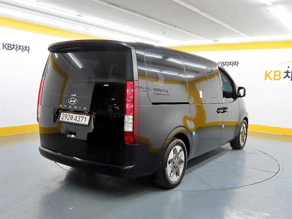 HYUNDAI Staria - Vista 4