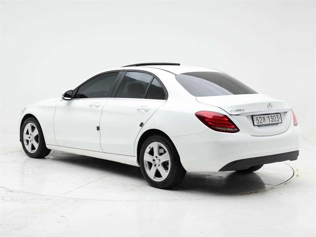 Mercedes Benz C Class - Vista 4