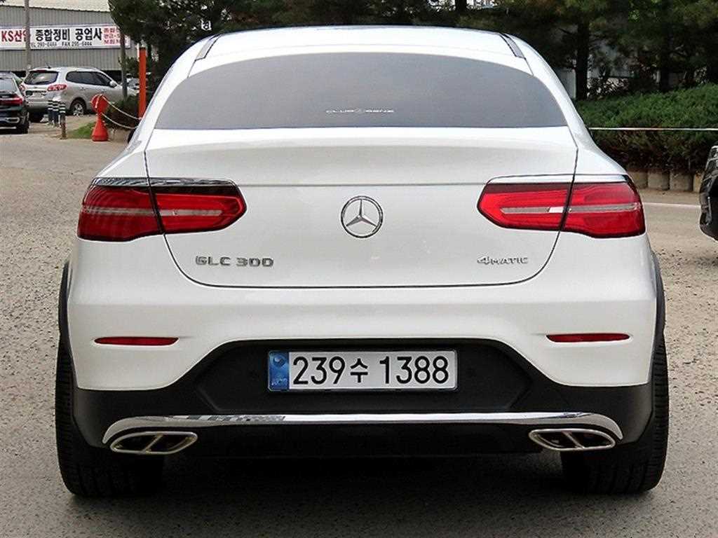 Mercedes Benz GLC Class - Vista 4