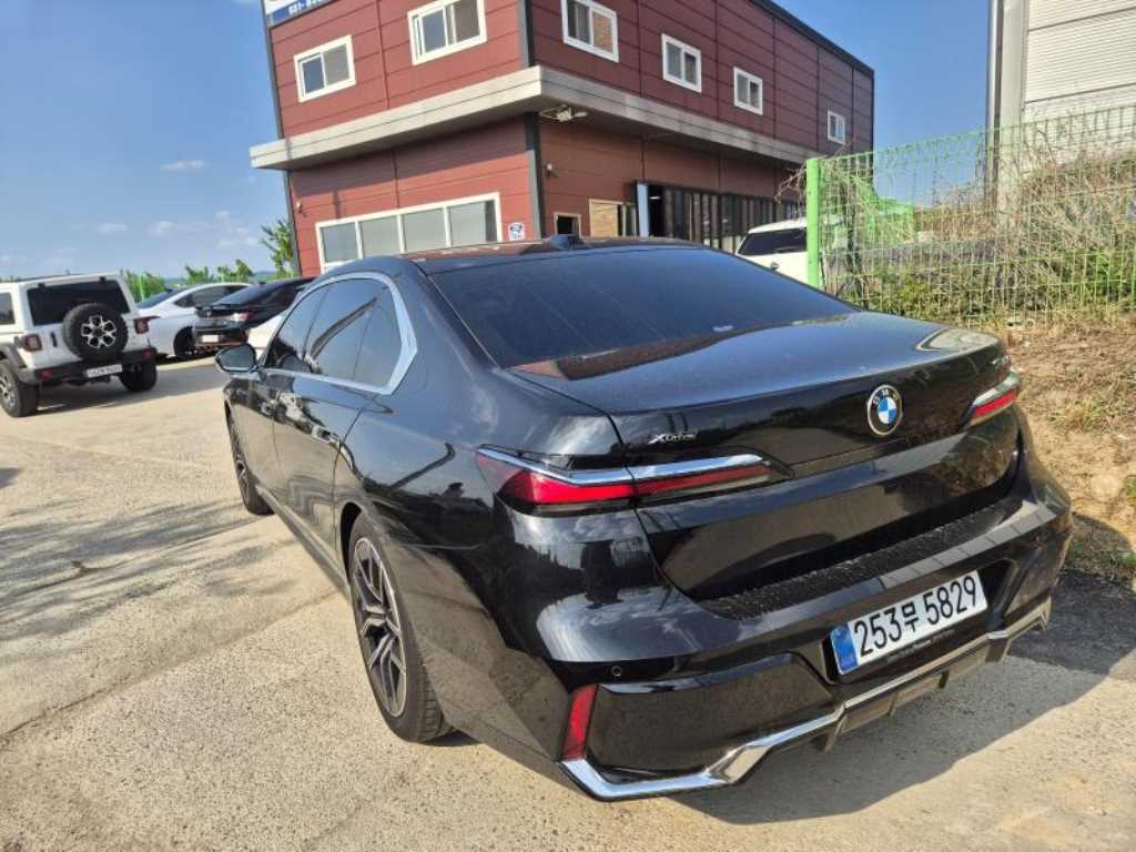 BMW 7 Series - Vista 5