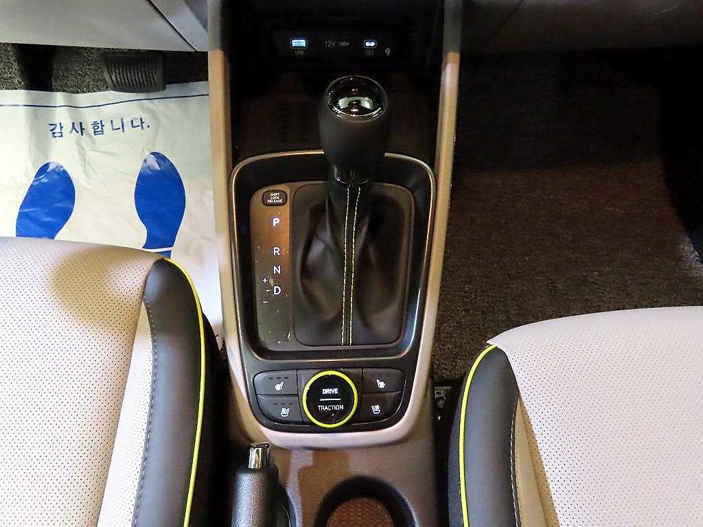 HYUNDAI Venue - Vista 12