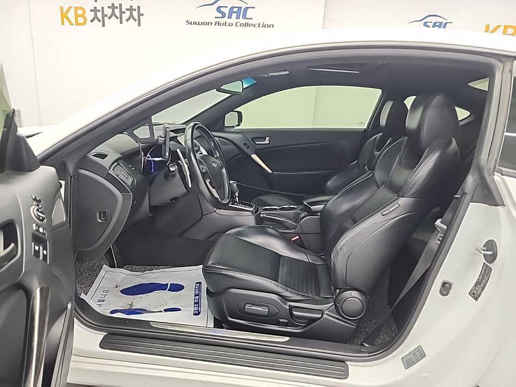 HYUNDAI Genesis - Vista 11