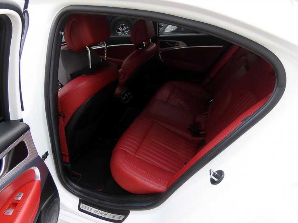 Genesis G70 - Vista 6