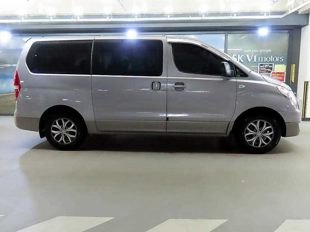 HYUNDAI Starex - Vista 3
