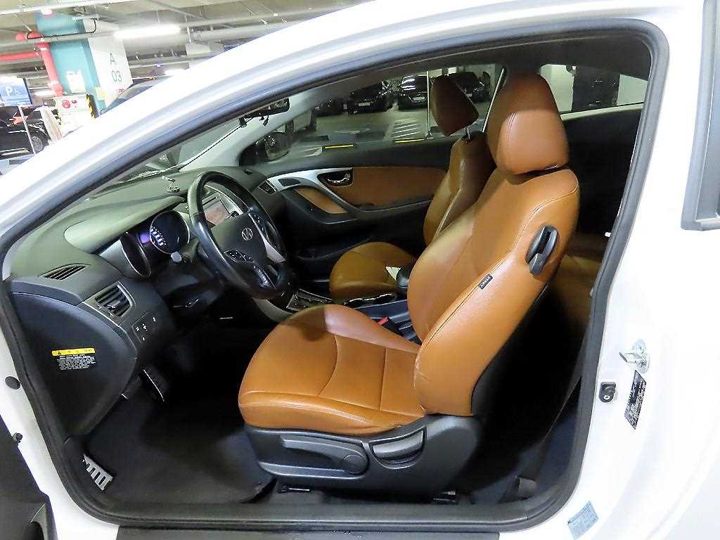 HYUNDAI Avante - Vista 6
