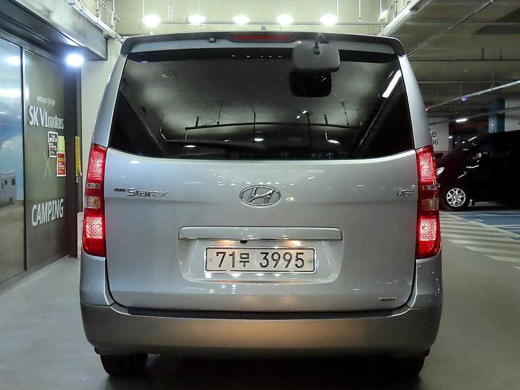 HYUNDAI Starex - Vista 5