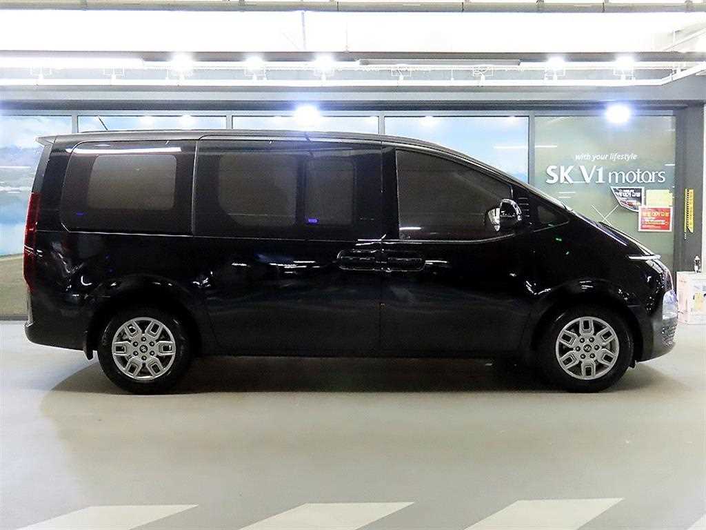 HYUNDAI Staria - Vista 3