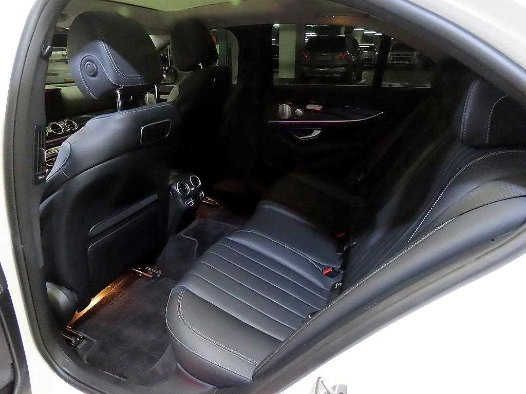 Mercedes Benz E class - Vista 7