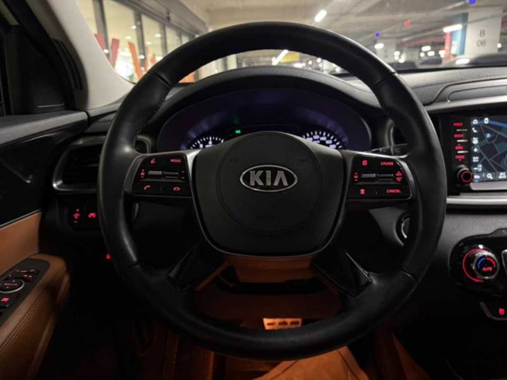 KIA Sorento - Vista 8