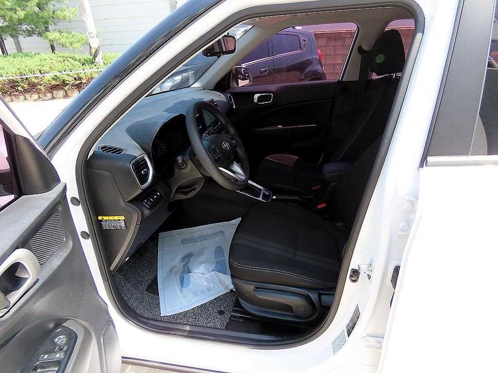 HYUNDAI Venue - Vista 5