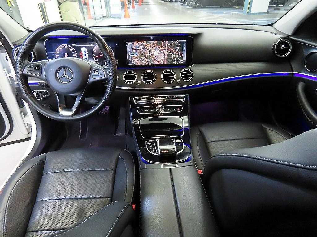 Mercedes Benz E class - Vista 10