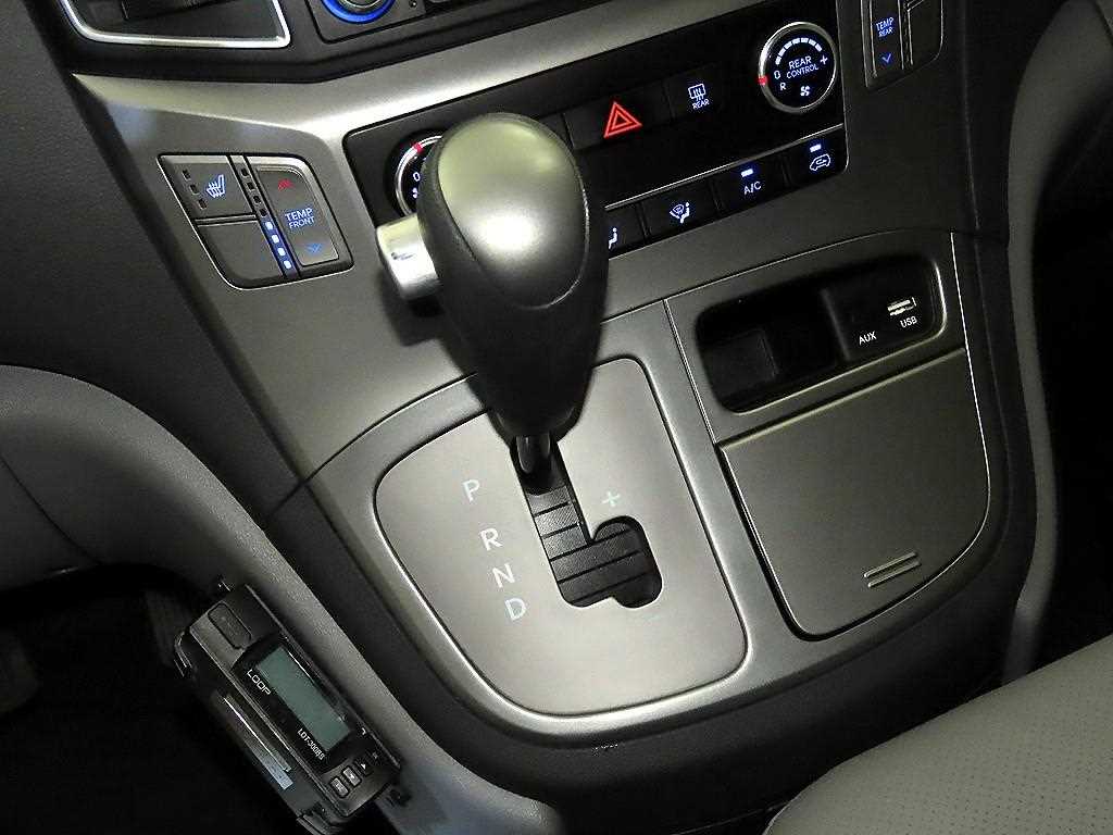 HYUNDAI Starex - Vista 12