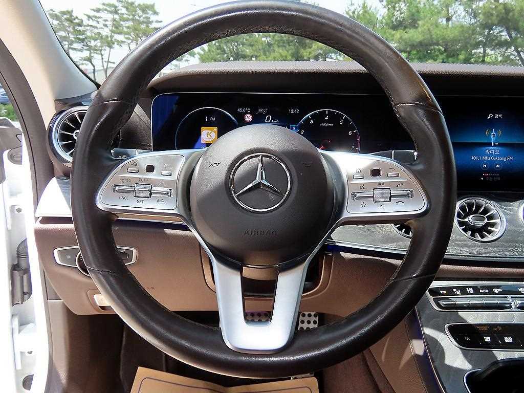 Mercedes Benz CLS Class - Vista 8