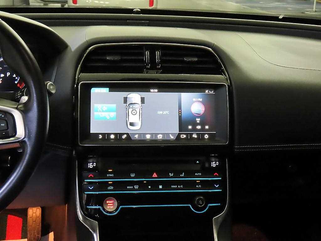 Jaguar XE - Vista 11