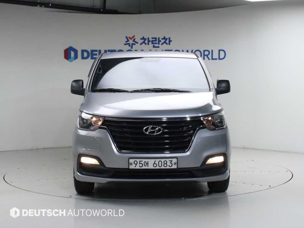 HYUNDAI Starex - Vista 3