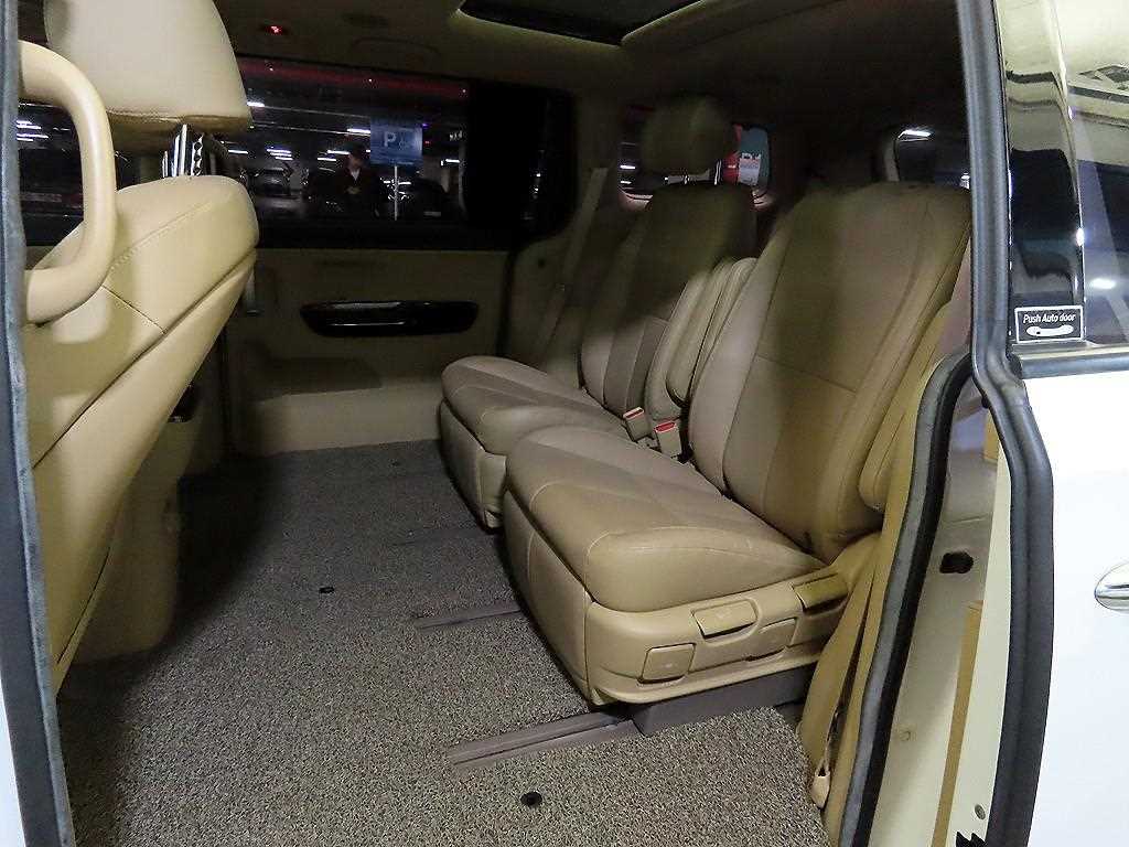 KIA Carnival - Vista 7