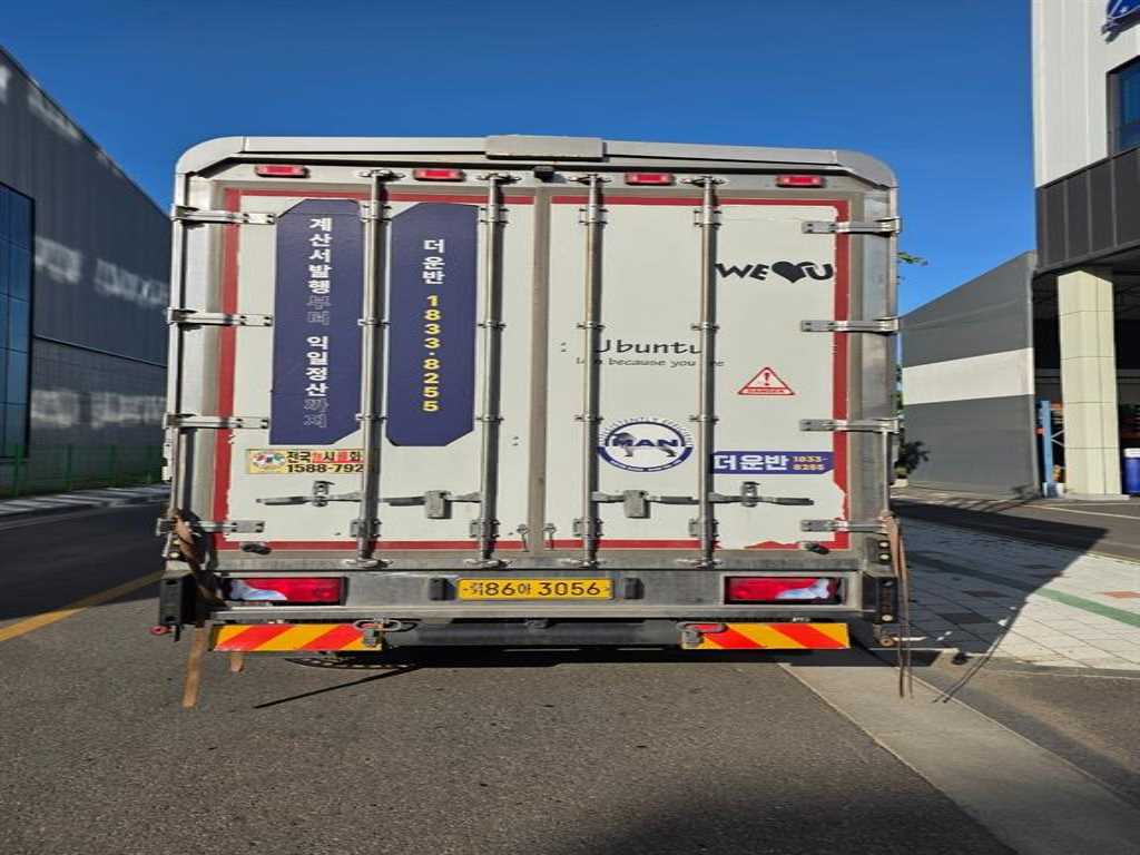medium and large cargo truck - Vista 4