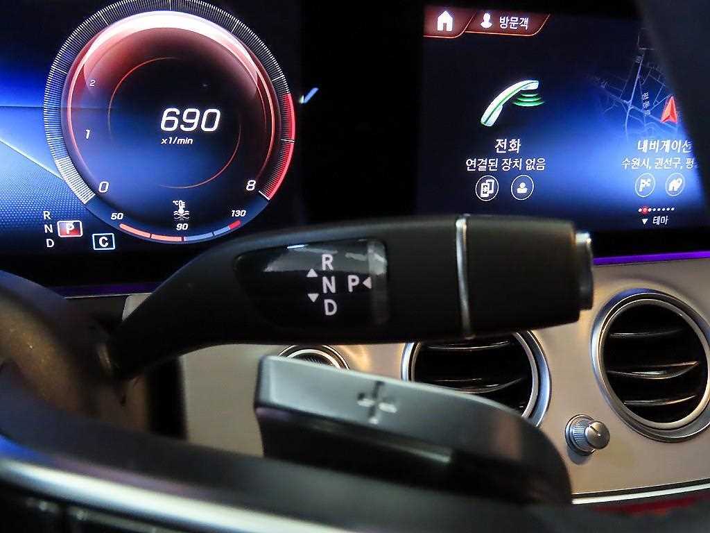 Mercedes Benz E class - Vista 12