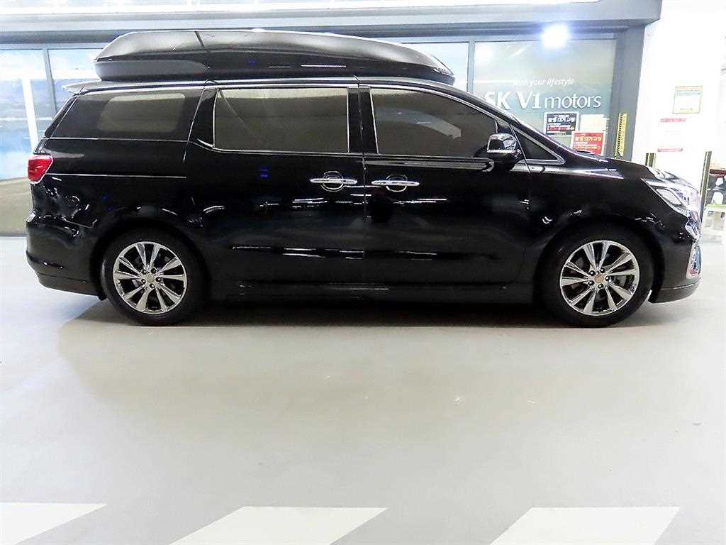 KIA Carnival - Vista 3