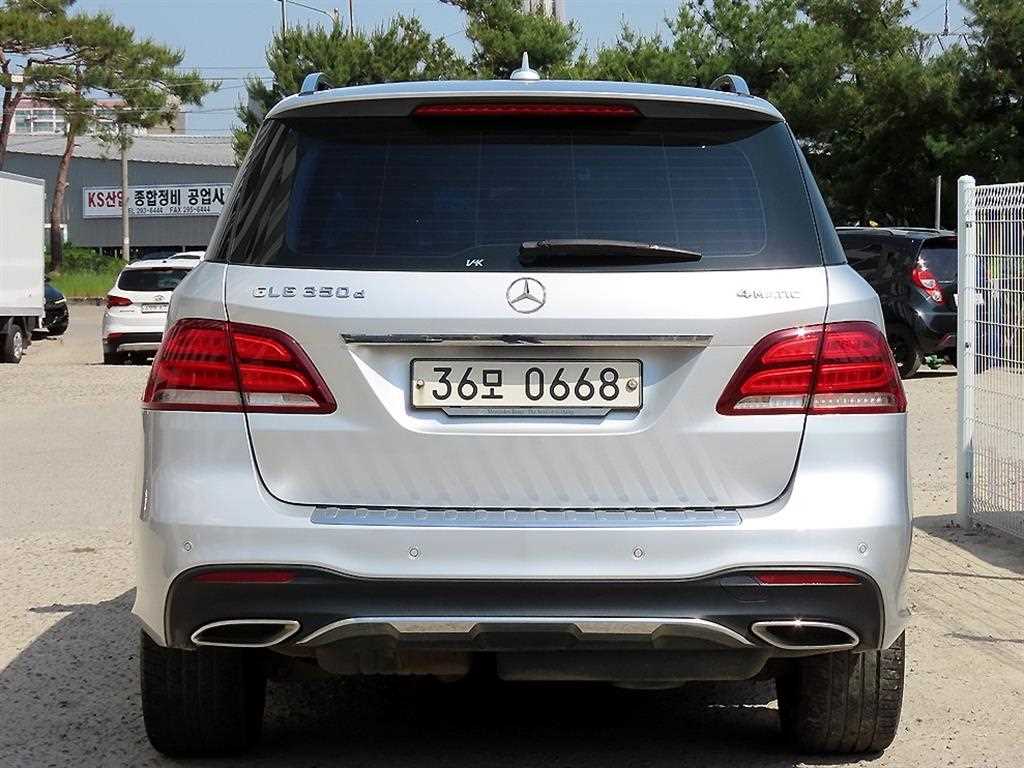 Mercedes Benz GLE Class - Vista 4