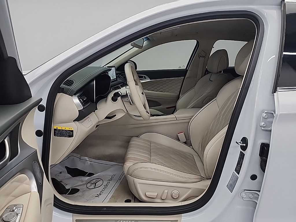 Genesis G70 - Vista 11