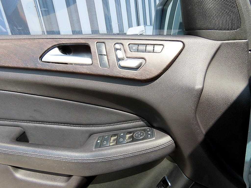 Mercedes Benz GLE Class - Vista 11