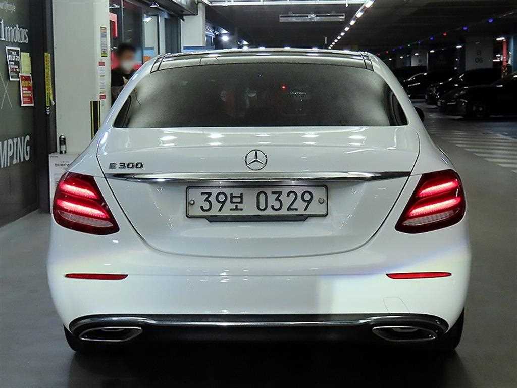 Mercedes Benz E class - Vista 5